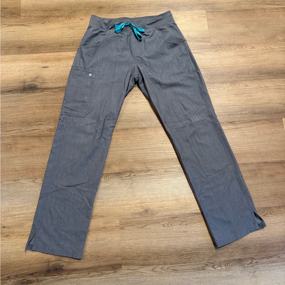 FIGS Women’s Gray Cargo Pants Relaxed Fit Scrubs